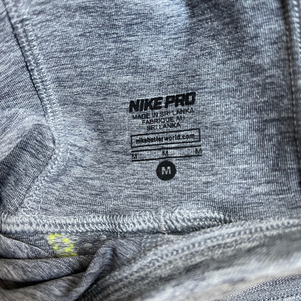NikePro Running Top - Picture 5 of 5